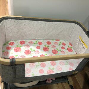 AMKE Bassinet with bottom storage and wheels